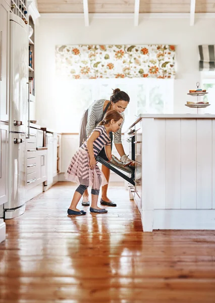Food Mother Her Child Baking Kitchen Home Lens Flare Happy — Stock Photo, Image