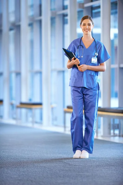 Cuidado Salud Retrato Enfermera Con Una Carta Hospital Con Sonrisa — Foto de Stock