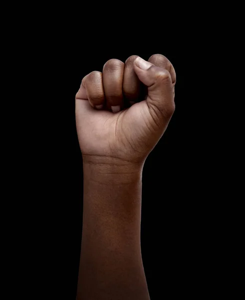 正義と連帯 平等と地域社会への支援のために 抗議と手をつないでいます 変化への戦い 黒人や暗い背景での自由やエンパワメントのための革命は — ストック写真