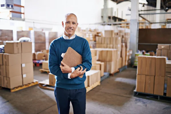 Checklist Smile Portrait Man Warehouse Cargo Storage Shipping Distribution Ecommerce — Stock Photo, Image