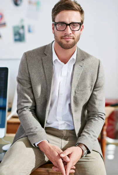 Portre Gözlük Ofiste Bir Adamıyla Profesyonel Kurumsal Bir Için Odaklan — Stok fotoğraf
