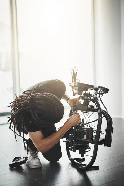 Juntar Todas Partes Nos Bastidores Filmagem Videógrafo Trabalhando Uma Câmera — Fotografia de Stock