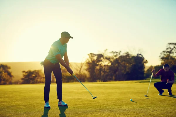 Hope Ball Afraid Dark Two Friends Playing Golf Out Golf — Stock Photo, Image