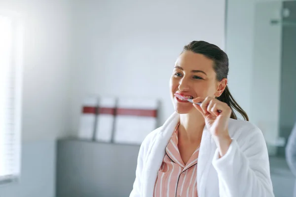 First Thing Morning Brush Woman Brushing Her Teeth Bathroom Home — Stock Photo, Image