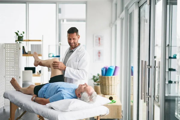 Checking Every Muscle Body Young Male Physiotherapist Assisting Senior Patient — Stock Photo, Image