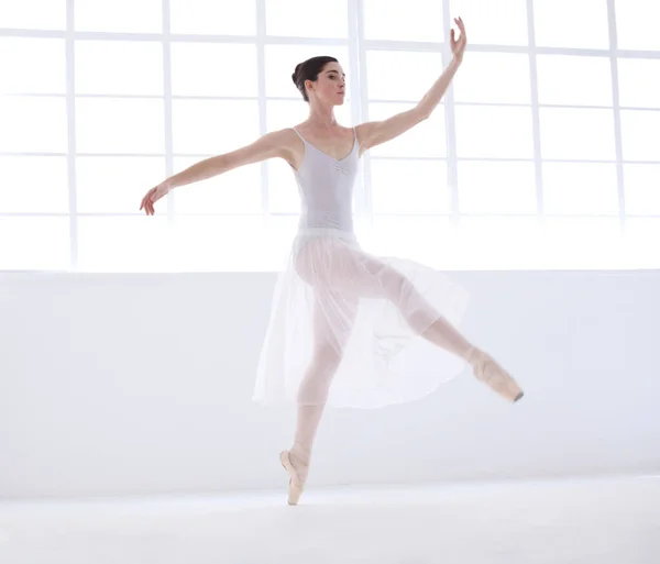 Představení Balet Kreativní Ženou Studiu Pro Vyváženost Elegantní Tanec Umělkyně — Stock fotografie