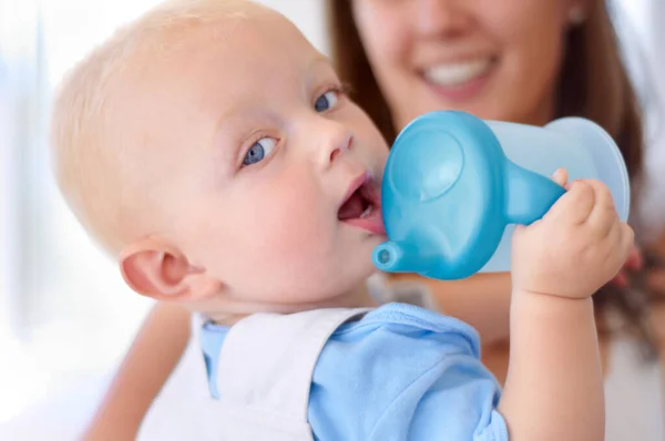 Portrait Family Baby Boy Drinking Water Bottle His Mother Blurred — Stock Photo, Image