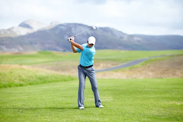 Fitness Adam Golfçü Spor Yapmak Için Golf Oynuyor Yeşil Sahada — Stok fotoğraf