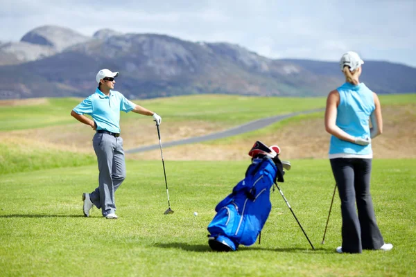 Çift Takım Çalışması Golf Oynamak Için Golf Oynamak Spor Yapmak — Stok fotoğraf