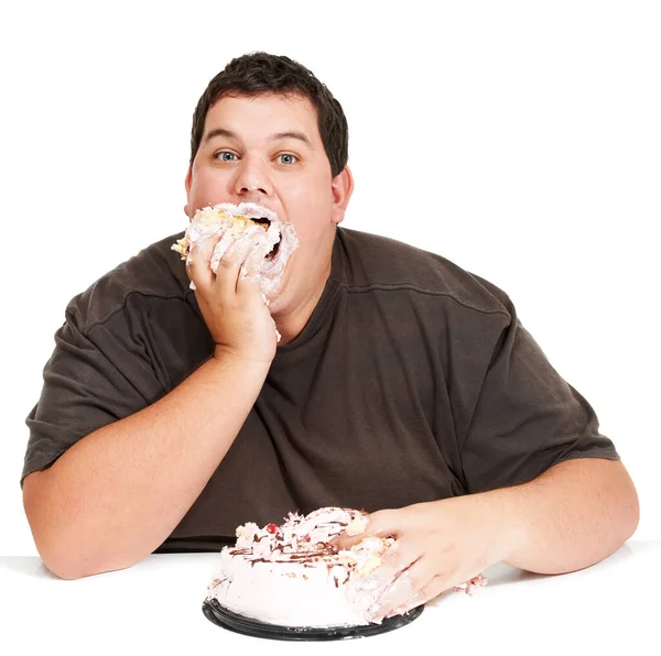 ケーキ 肥満や太りすぎの男性は スタジオの白い背景に隔離された砂漠や不健康な食事を食べて お菓子 カロリーでいっぱいの口を持つ人の空腹 肖像画 — ストック写真