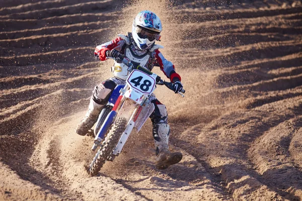 Verseny Kosz Kerékpár Sebességgel Erővel Sivatagban Sport Vagy Kihívás Motorkerékpár — Stock Fotó
