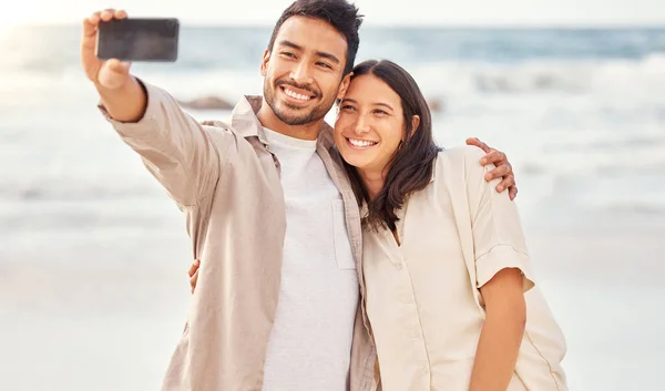 Pár Pláži Selfie Cestovat Štěstím Venkovní Romantická Dovolená Mexiku Sociální — Stock fotografie