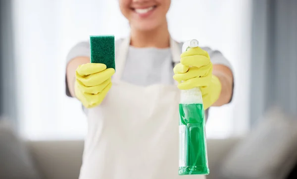 Garrafa Pulverização Esponja Mãos Com Luvas Limpeza Mulher Com Produto — Fotografia de Stock