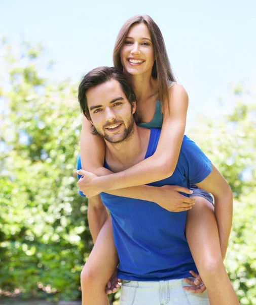 Love Happy Smiling Woman Getting Piggyback Her Boyfriend While Smile — Stock Photo, Image