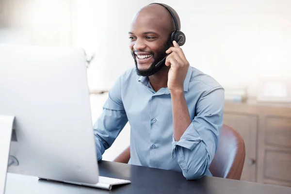 Zwarte Man Callcenter Met Telefoongesprek Computer Contact Met Ons Met — Stockfoto