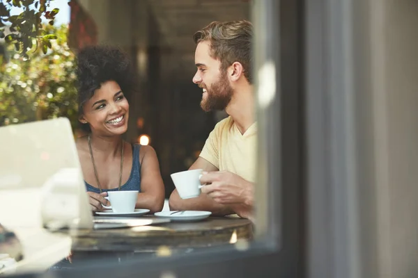Janela Café Chá Pessoas Felizes Casal Amigos Clientes Conversando Falando — Fotografia de Stock
