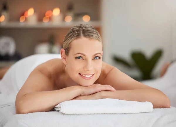 Portrait Relax Massage Woman Lying Spa Wellness Treatment Luxury Resort — Stock Photo, Image