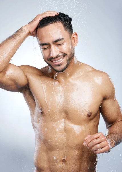 Homem Chuveiro Com Sorriso Corpo Lavável Felicidade Higiene Pessoa Saudável — Fotografia de Stock