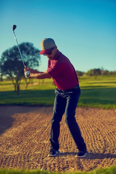 Ball Bunker Young Man Hitting Ball Out Bunker Golf — Stock Photo, Image