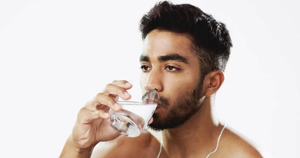 Agua Potable Para Hombre Hidratación Salud Con Cara Seria Vidrio —  Fotos de Stock