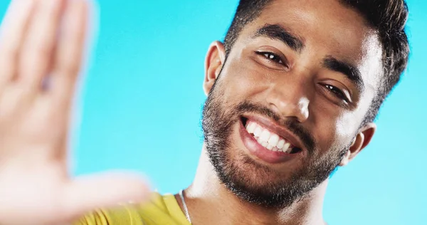 Selfie Lachen Gezicht Van Een Man Met Een Glimlach Geïsoleerd — Stockfoto