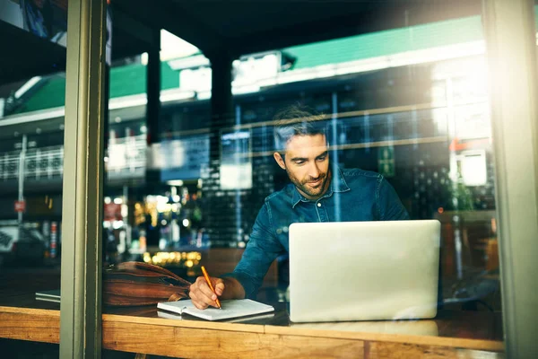 Retain More Write Handsome Young Businessman Sitting Alone Making Notes — Stock Photo, Image