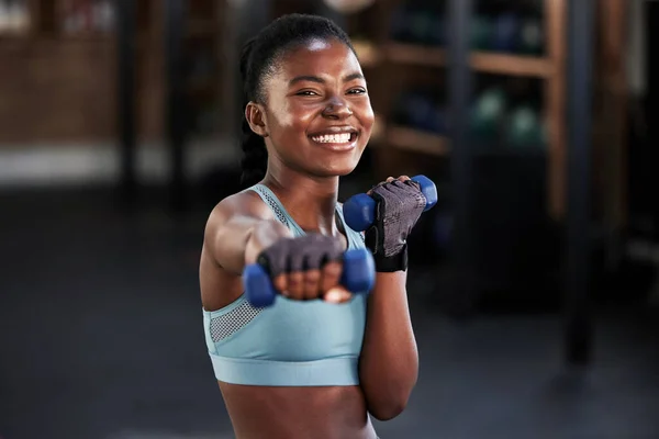 Retrato Mancuerna Boxeo Chica Feliz Entrenamiento Ejercicio Entrenamiento Para Fuerte — Foto de Stock