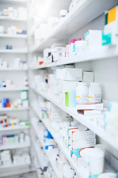 Tenemos Mejor Estantes Provistos Varios Medicamentos Una Farmacia — Foto de Stock