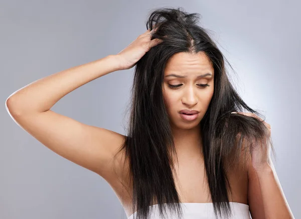 Hair Damage Loss Woman Studio Worry Split Ends Haircare Crisis — Stock Photo, Image