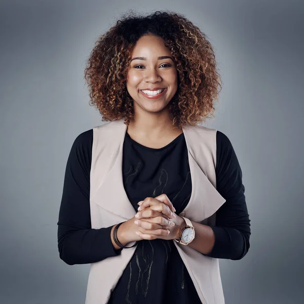 Ela Cheia Confiança Espírito Empreendedor Retrato Estúdio Uma Jovem Empresária — Fotografia de Stock