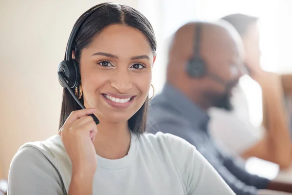 Lachen Call Center Vrolijke Vrouw Met Een Headset Voor Ondersteuning — Stockfoto