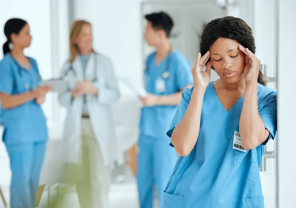 Dor Cabeça Ansiedade Cirurgião Triste Reunião Com Médicos Com Burnout — Fotografia de Stock