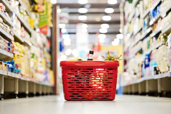 Cesta Compra Piso Tienda Comestibles Para Descuento Venta Promoción Alimentos —  Fotos de Stock