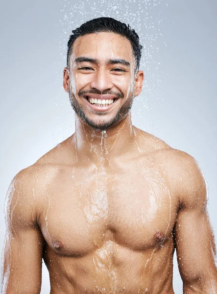Portret Van Een Man Onder Douche Met Glimlach Reiniging Hygiëne — Stockfoto