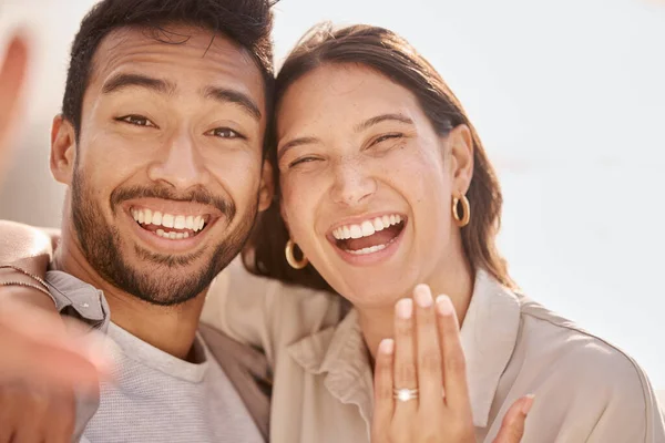 Ζευγάρι Selfie Πρόταση Γάμου Και Δαχτυλίδι Αρραβώνων Αγάπη Και Αφοσίωση — Φωτογραφία Αρχείου