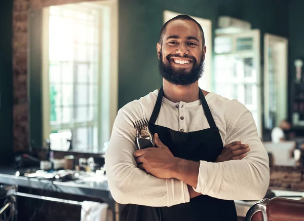 Peluquería Sonrisa Peluquero Retrato Hombre Negro Empresario Con Recortadora Barba — Foto de Stock