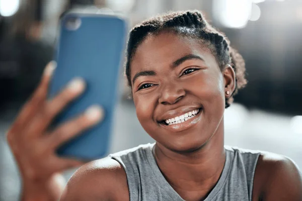 Χαρούμενη Αφρικανή Σέλφι Γυμναστικής Και Χαμόγελο Για Fitness Προπόνηση Και — Φωτογραφία Αρχείου