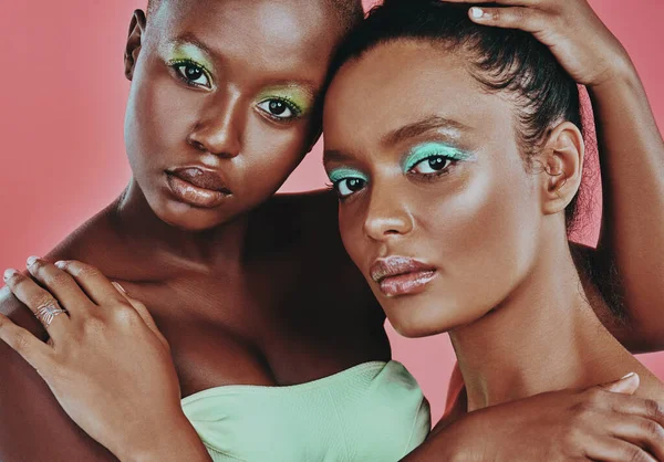 Mulheres Juntas Maquiagem Colorida Arte Retrato Estúdio Com Beleza Cosméticos — Fotografia de Stock