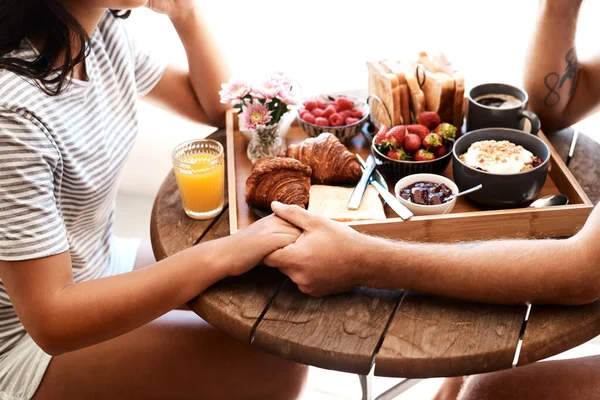 Εστιατόριο Τροφίμων Πρωινό Ζευγάρι Κρατώντας Χέρια Για Την Υποστήριξη Φροντίδα — Φωτογραφία Αρχείου