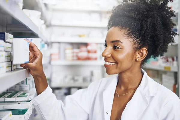 Stock Everything You Require Female Pharmacist Taking Product Shelves — Stock Photo, Image