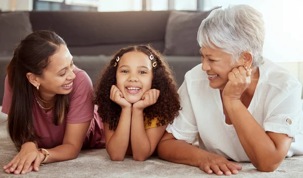 Feliz Gerações Sorrir Com Família Chão Sala Estar Para Ligar — Fotografia de Stock