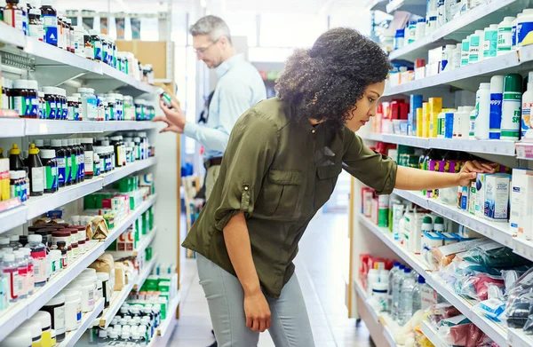 Farmacia Compras Bienestar Mujer Con Medicamentos Productos Una Tienda Minorista — Foto de Stock
