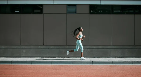 Mulher Negra Corrida Esporte Cidade Calçada Com Treinamento Exercício Fitness — Fotografia de Stock