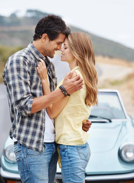 Going Kiss Affectionate Young Couple Standing Alongside Convertible While Roadtrip — Stock Photo, Image