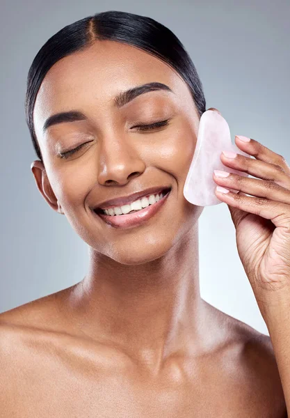 Beauty Smile Gua Sha Face Woman Studio Massage Wellness Cosmetics — Stock Photo, Image