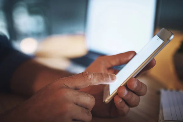 Zit Overal Groei Een Niet Herkende Zakenman Die Zijn Mobiele — Stockfoto