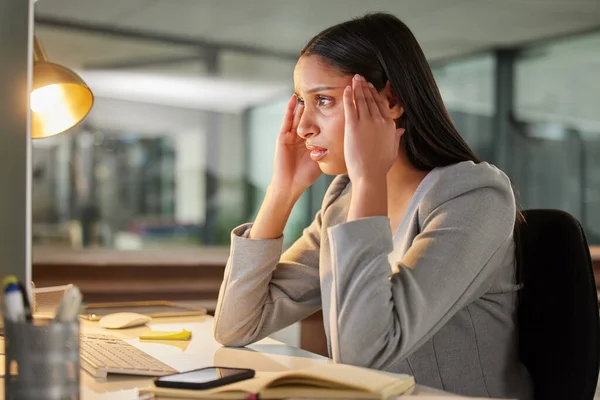 Huvudvärk Stress Och Dator Affärskvinna Utbrändhet Trötthet Eller Psykiska Hälsoproblem — Stockfoto