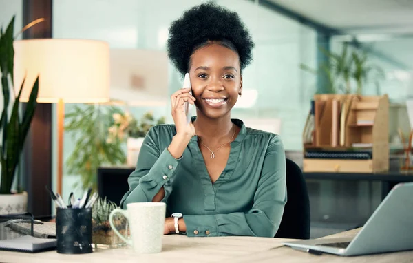 Black Woman Phone Call Business Portrait Smile Conversation Contact Smartphone — Stock Photo, Image