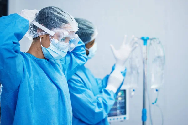 Artsen Chirurgie Gezondheidszorg Chirurgische Hygiëne Beginnen Met Ppe Samenwerking Operatiekamer — Stockfoto