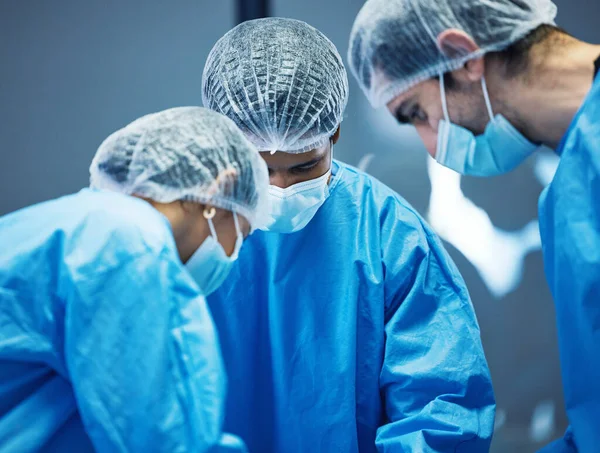 Equipo Médicos Cirugía Atención Médica Procedimiento Quirúrgico Comienza Con Ppe — Foto de Stock